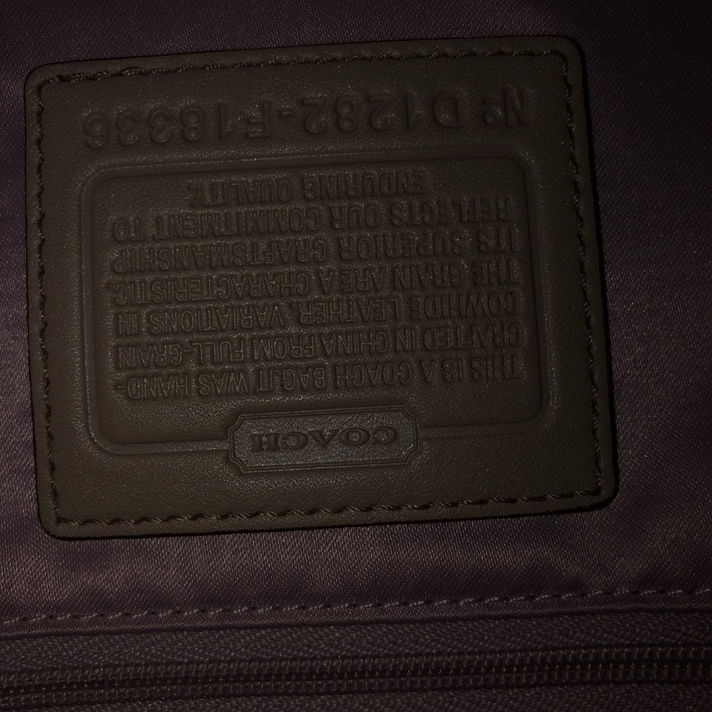 Large Coach purse - Picture 4 of 6